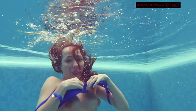 Lina Mercury'S Stunning Underwater Performance In A Bikini