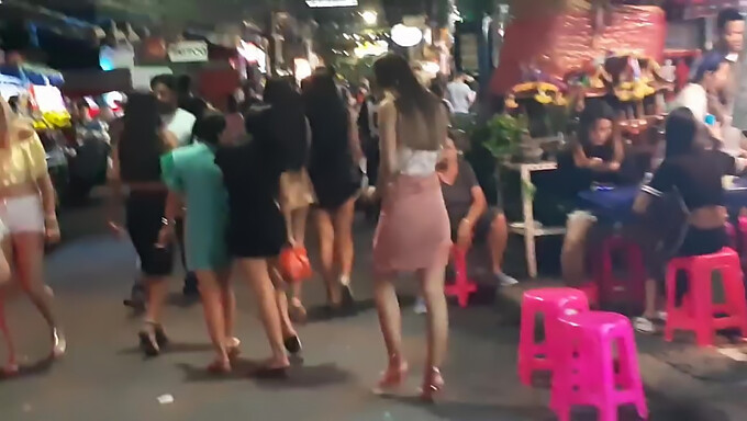 Une Compilation De Filles Thaïlandaises Sexy Dans Les Rues De Pattaya