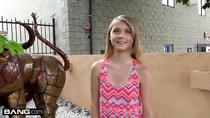 Amateur Blonde Hannah Hays Gets Banged In Public