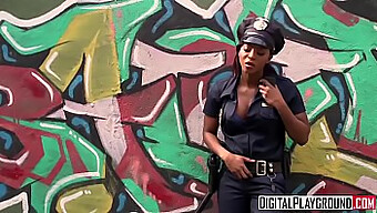 Großer Arsch Amateur Nimmt Sich Hardcore-Ebony-Cop In Digitalem Spielplatz-Video Vor