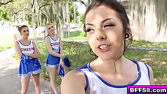 Megan Sage Ve Cheerleader Arkadaşları Ateşli Grup Seks Seansında