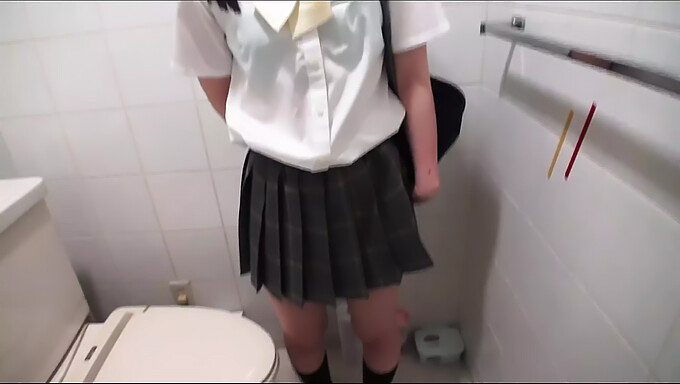 Les Compétences Orales D'Ai Sakura En Action Dans La Vidéo Harajuku Teen (18+)