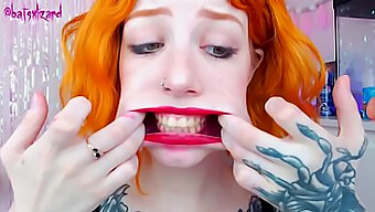 Intensa Mamada Asmr De Una Chica Pelirroja Con Lápiz Labial Rojo Y Una Gran Polla