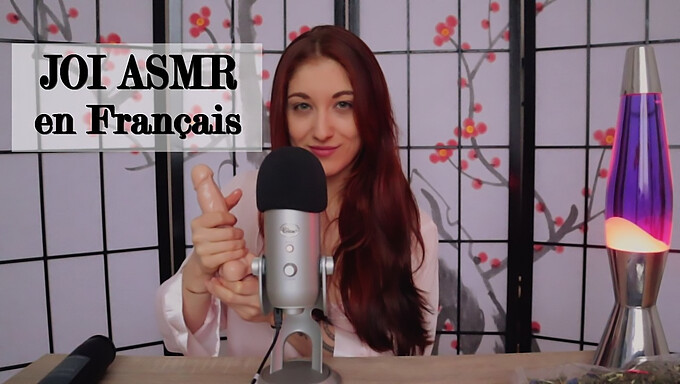 Remaja Amatur (18+) Menghisap Mainan Dalam Video Asmr Yang Panas