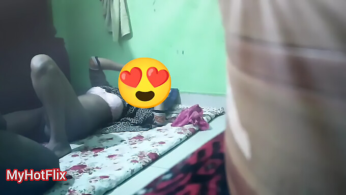 O Vídeo Quente E Incrível De Sexo Da Jovem Bhabhi Com Um Pau Grande