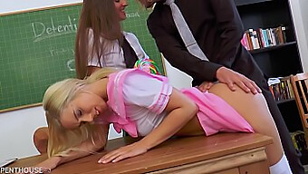 Bombele Blonde Amirah Adara Și Nesty Se Bucură De Un Trio Fierbinte Cu Profesorul Lor