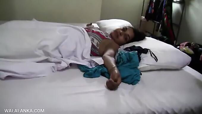 Sri Lankan Couple Gets Naughty On Bed And Ends Up With A Cum-Filled Pussy