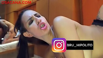 Vú To Và Hành Động Khó Tính Trong Video Tình Dục Tự Quay Này